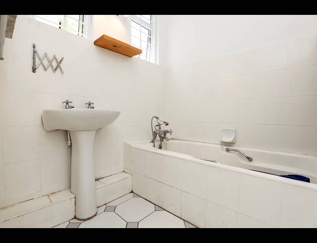 2.5 BEDROOM APARTMENT FOR SALE IN GLENWOOD